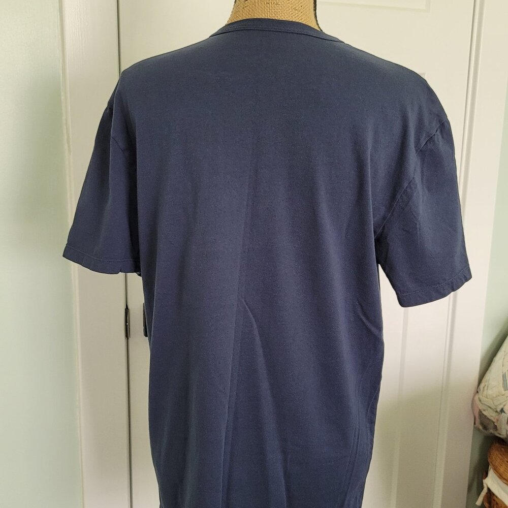 Columbia Navy T-Shirt Large, Nice pre-owned Condition. - Picture 3 of 9